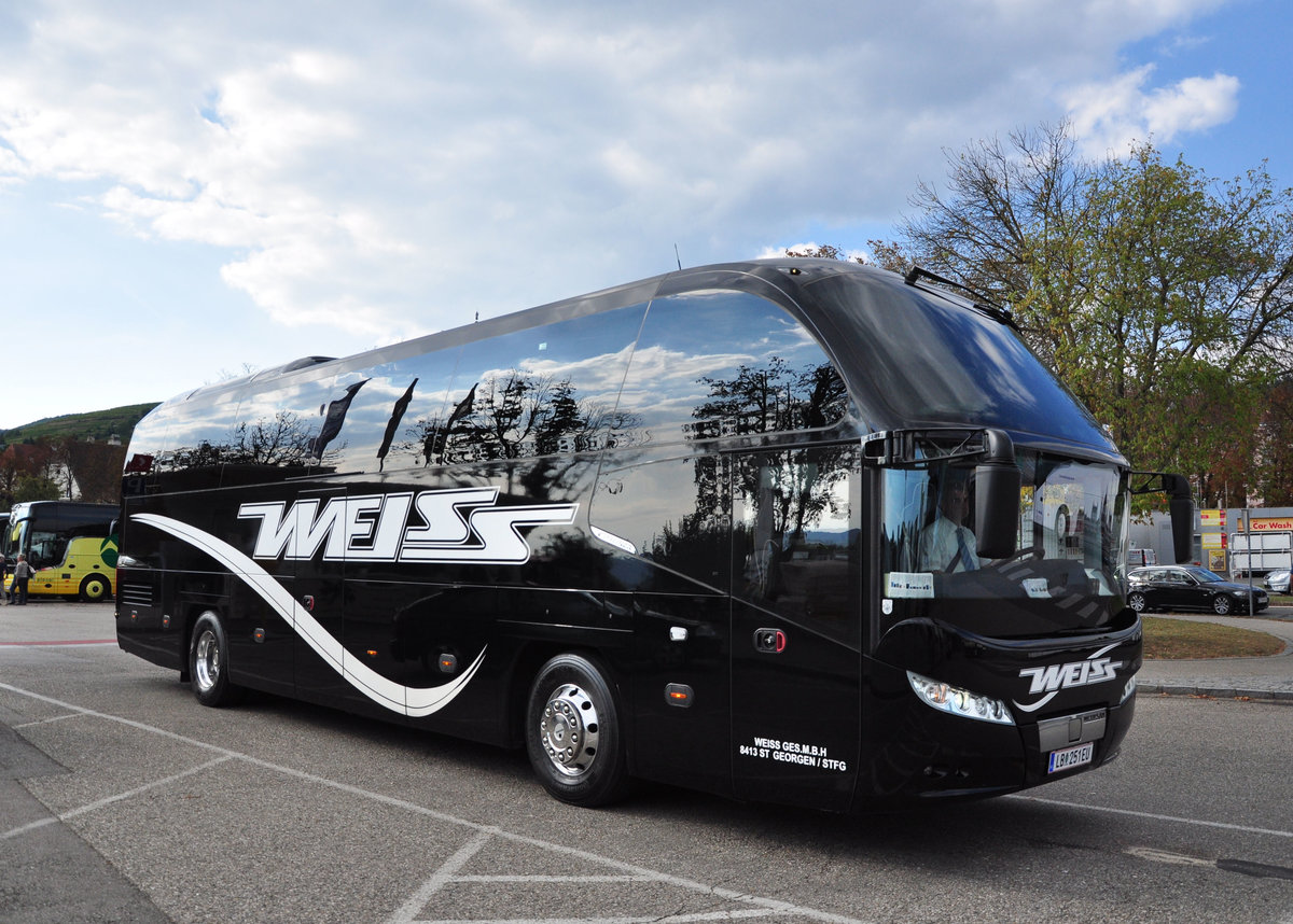 Neoplan Cityliner von Weiss Reisen aus �sterreich in Krems.