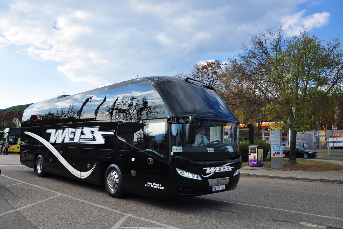 Neoplan Cityliner von Weiss Reisen aus �sterreich in Krems.