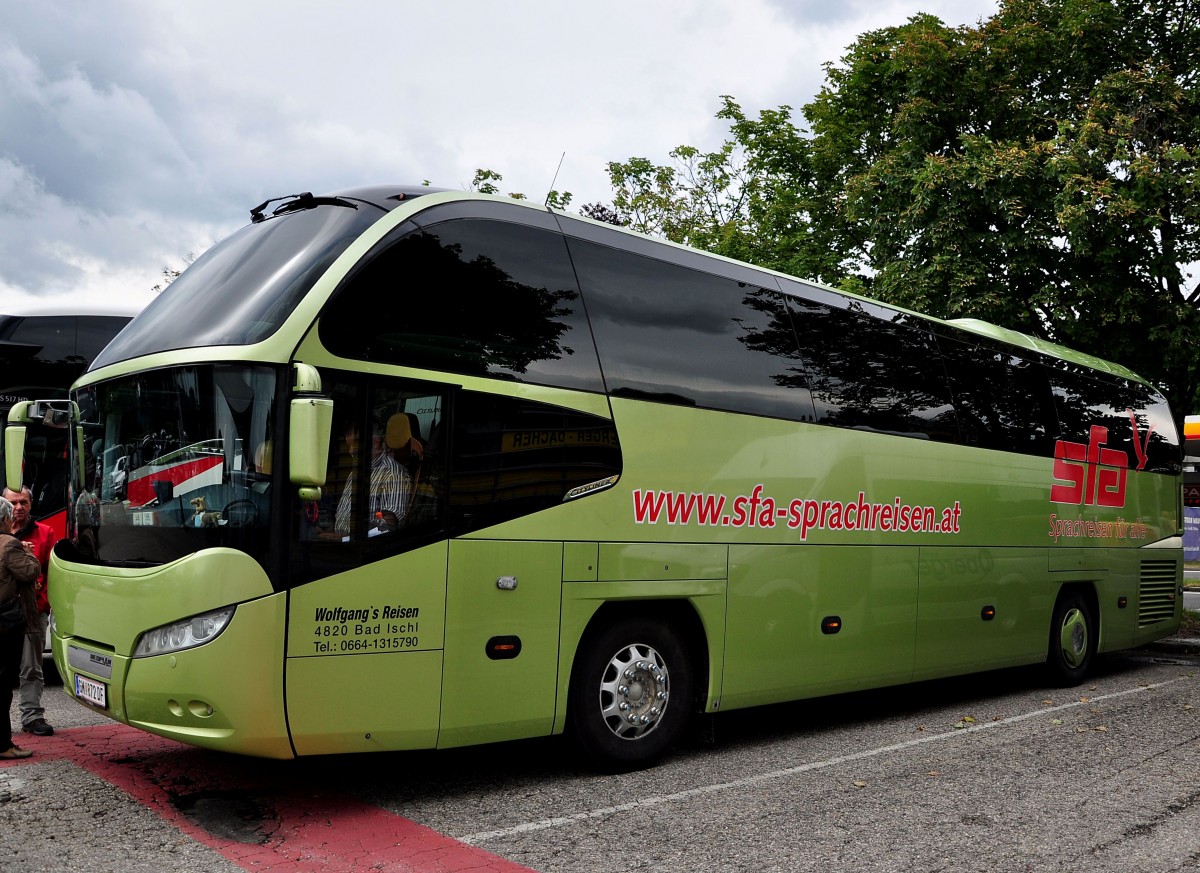 Neoplan Cityliner von Wolgang`s Reisen (sfa-Sprachreisen) aus sterreich im Juni 2015 in Krems gesehen.