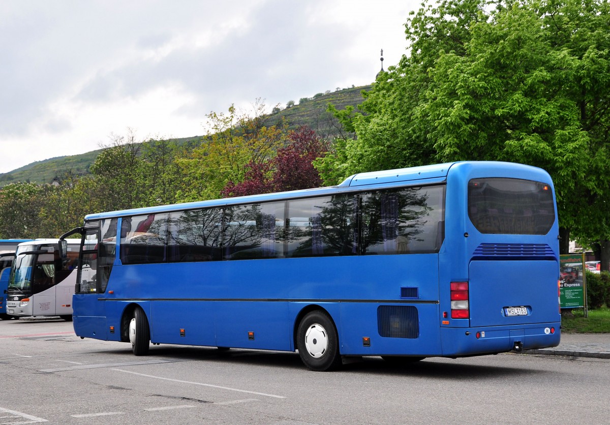 Neoplan Euroliner aus Ungarn am 2.5.2015 in Krems.