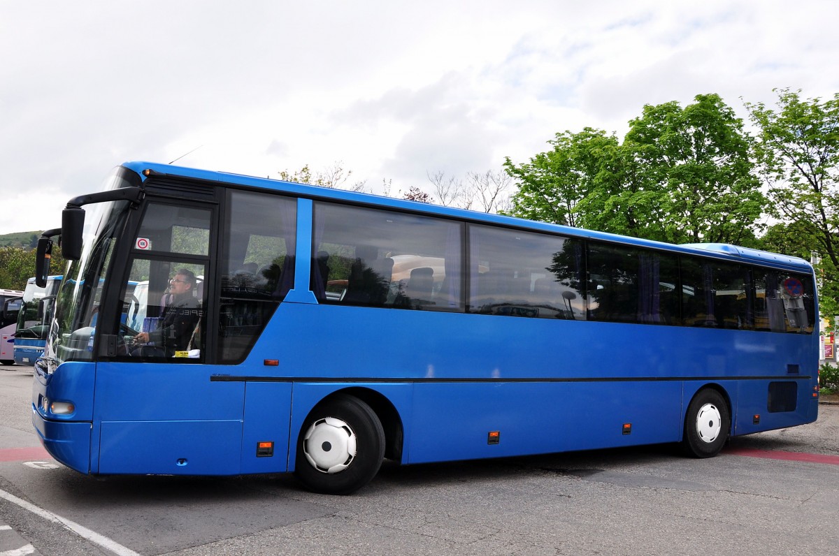 Neoplan Euroliner (N 3316 K)aus Ungarn am 2.5.2015 in Krems.