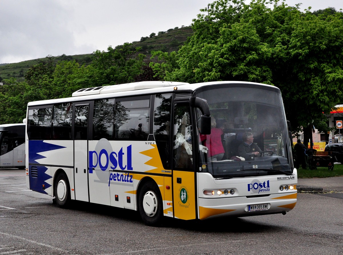 Neoplan Euroliner von Postl Reisen aus Nieder�sterreich am 20.5.2015 in Krems.