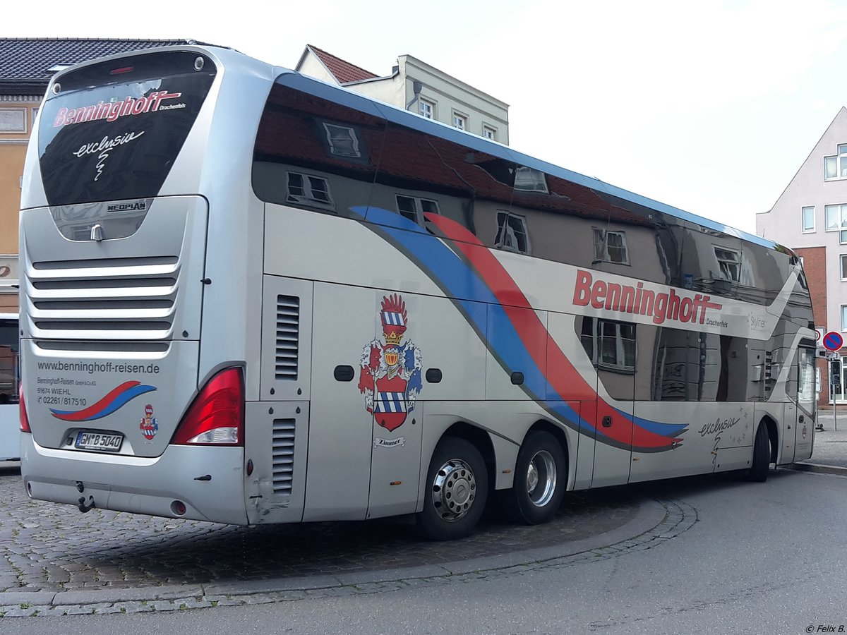 Neoplan Skyliner von Benninghoff aus Deutschland in Stralsund. 