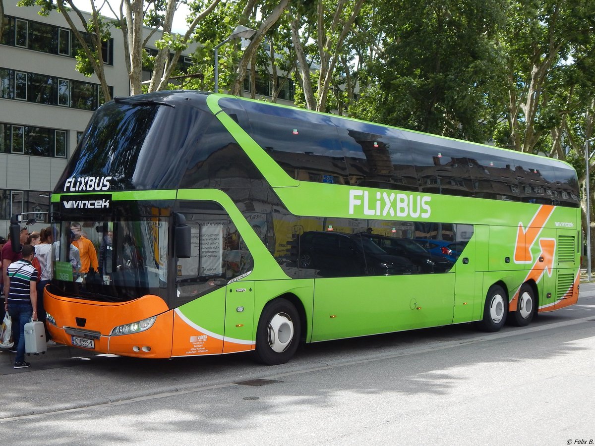 Neoplan Skyliner von Flixbus/Vincek aus Kroatien in Karlsruhe.