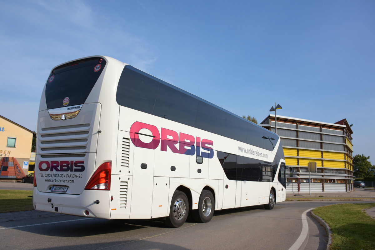 Neoplan Skyliner von Johann OFNER (ORBIS) Reisen aus �sterreich in Krems.