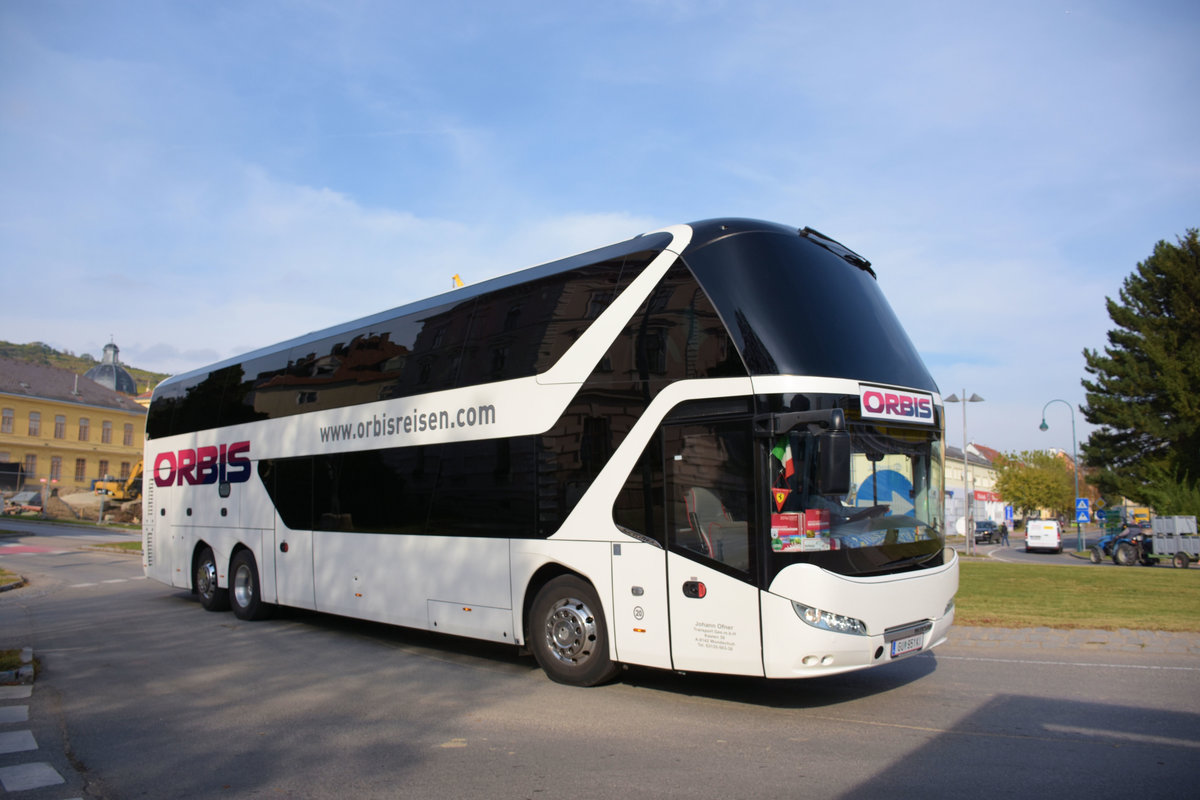 Neoplan Skyliner von Johann OFNER (ORBIS) Reisen aus �sterreich in Krems.