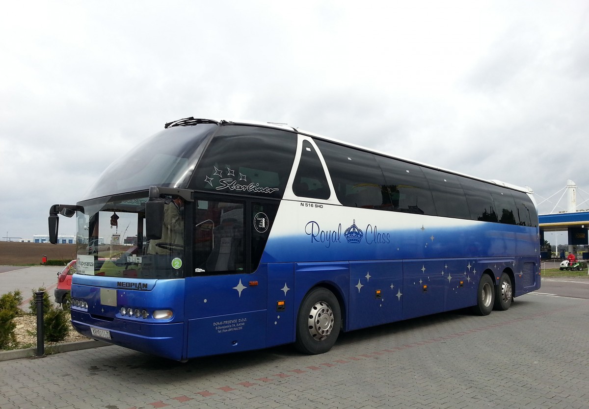 Neoplan Starliner aus Kroatien am 15.4.2014 bei Haugsdorf/Nieder�sterreich gesehen.
