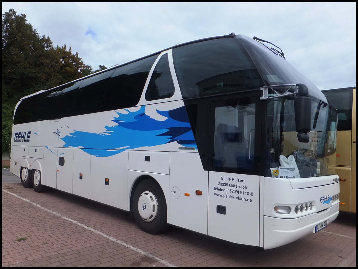 Neoplan Starliner von Gehle aus Deutschland im Stadthafen Sassnitz.