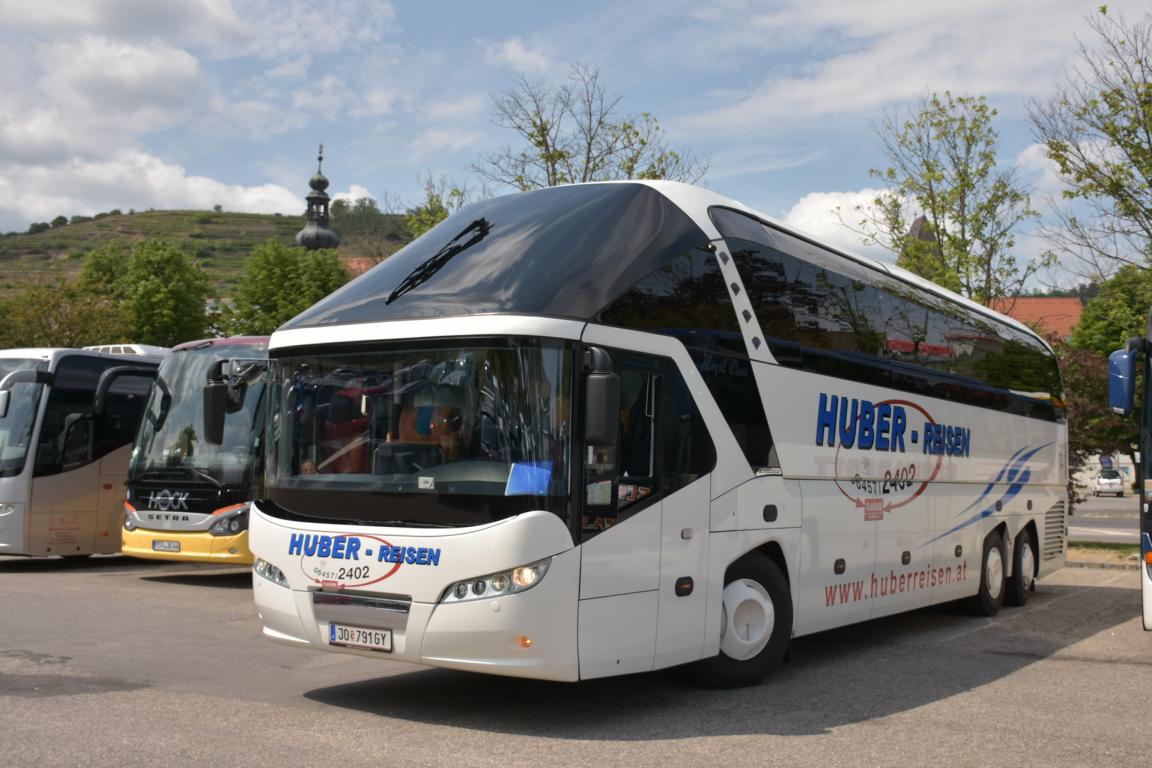 Neoplan Starliner von Huber Reisen aus �sterreich im Mai 2018 in Krems.