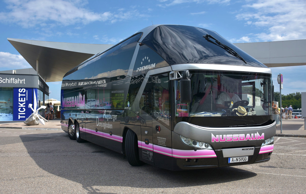 Neoplan Starliner von NUSSBAUM Reisen aus der BRD in Krems.