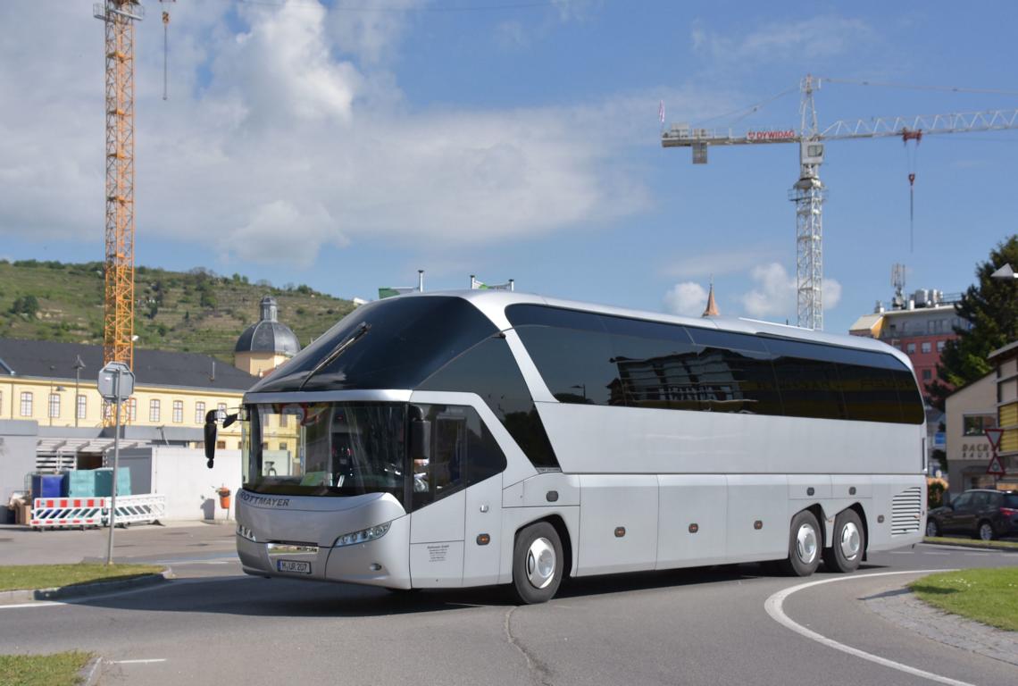 Neoplan Starliner von Rottmayer Reisen aus der BRD in Krems.