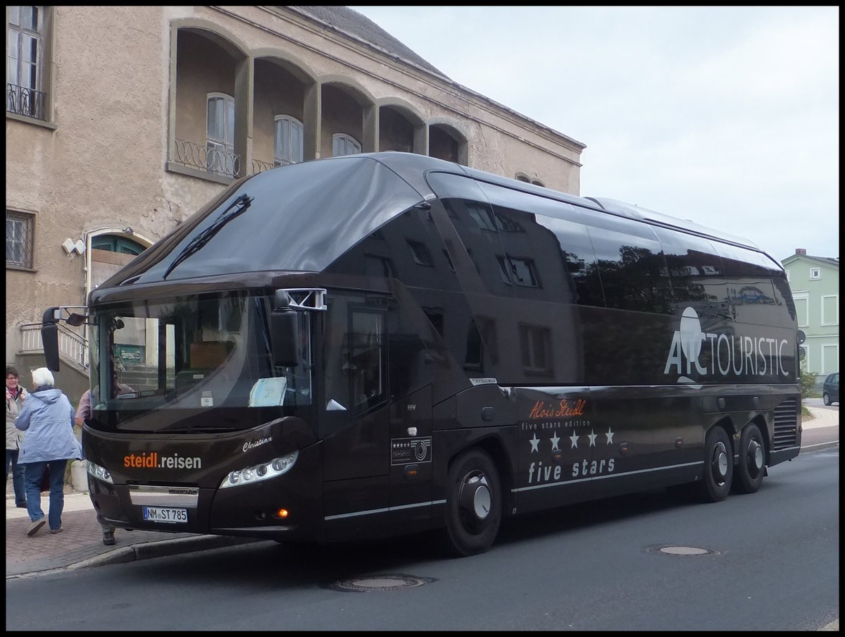 Neoplan Starliner von Steidl Reisen aus Deutschland in Sassnitz.