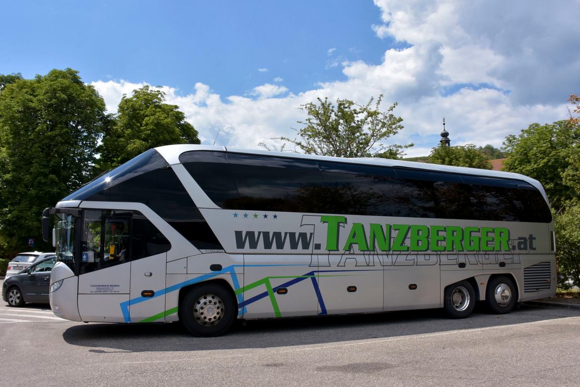 Neoplan Starliner von Tanzberger Reisen aus �sterreich in Krems.
