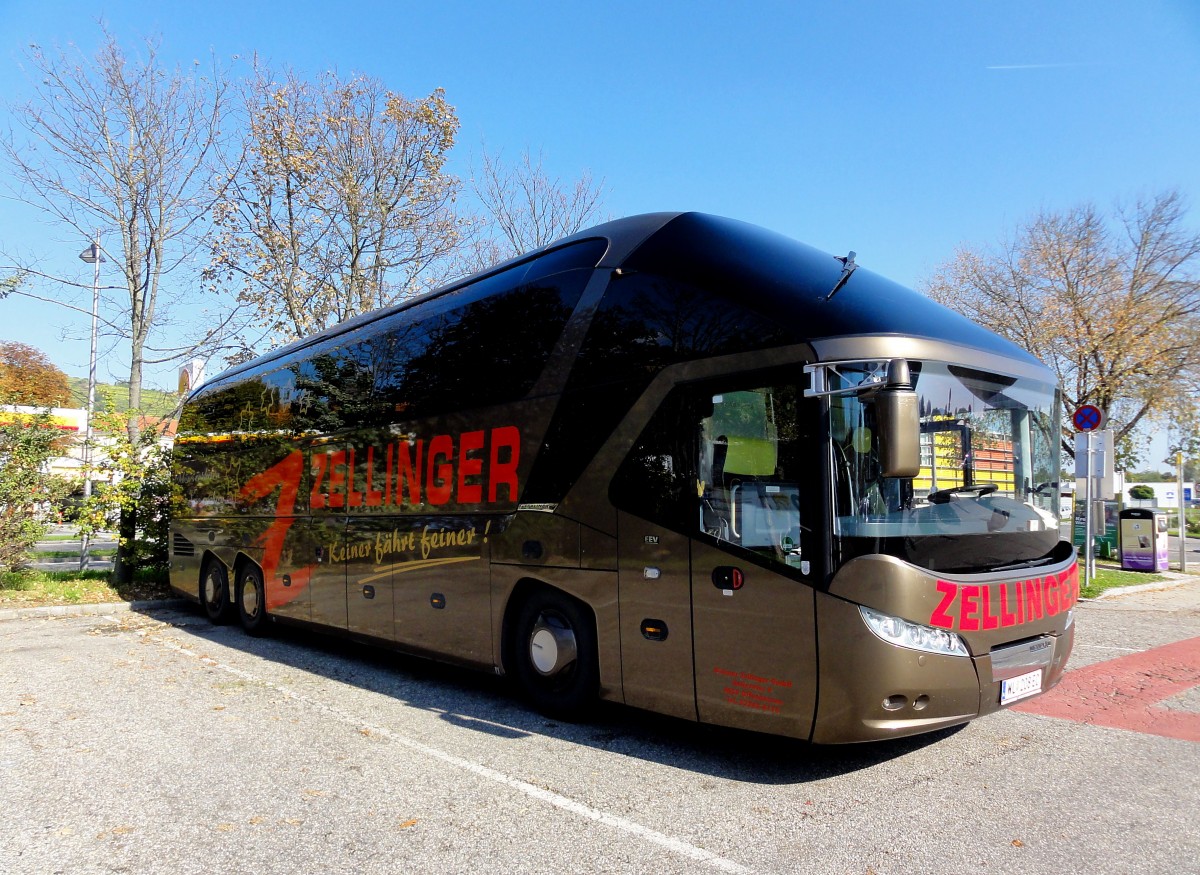 Neoplan Starliner von Zellinger Reisen aus �sterreich am 12.10.2014 in Krems.