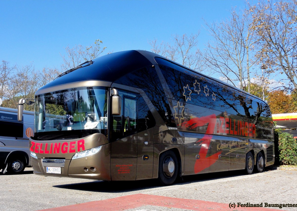 Neoplan Starliner von Zellinger Reisen aus �sterreich am 12.10.2014 in Krems.