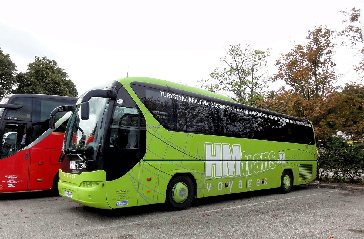 Neoplan Tourliner von HM Trans.pl in Krems gesehen.