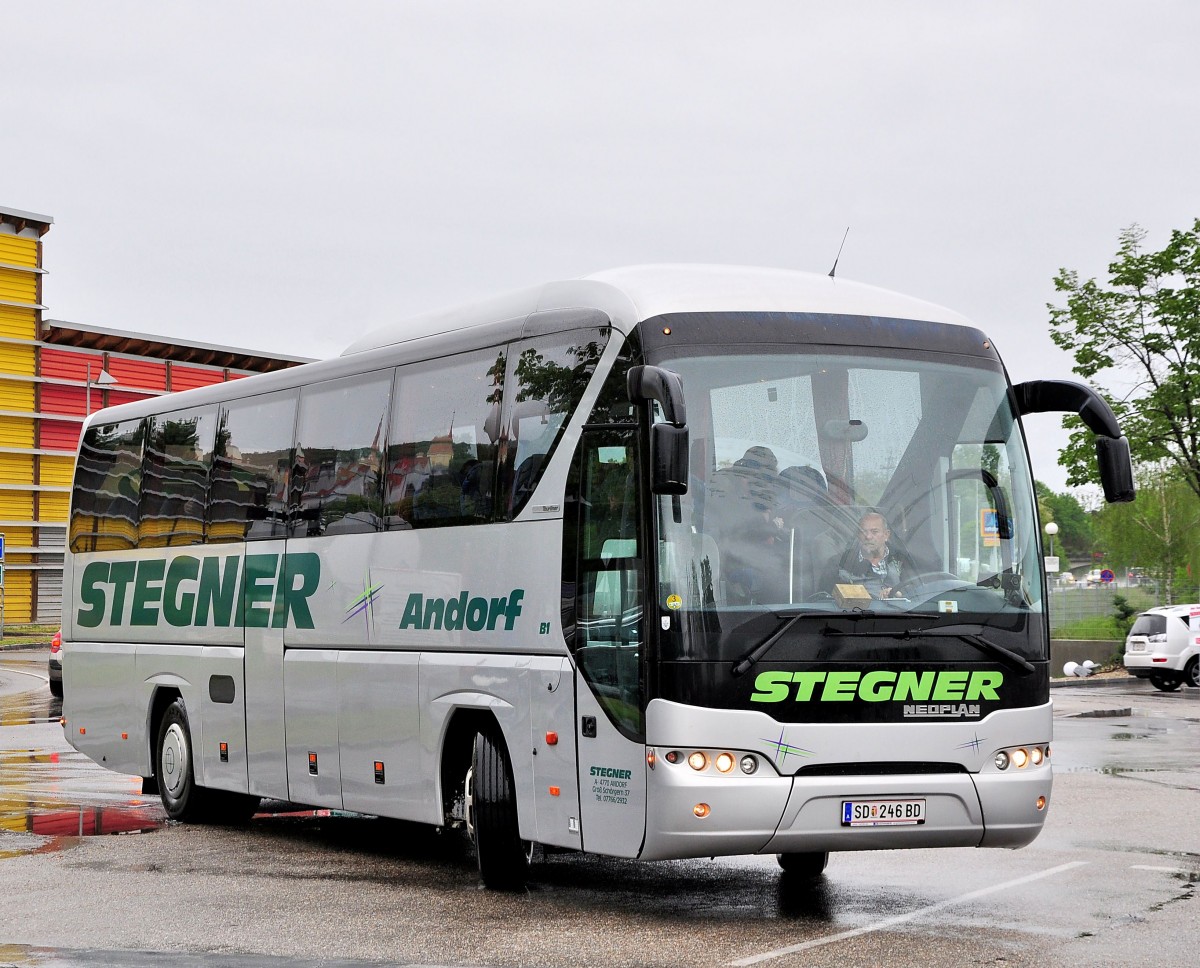 Neoplan Tourliner von Stegner Reisen aus �sterreich am 17.Mai 2014 in Krems gesehen.