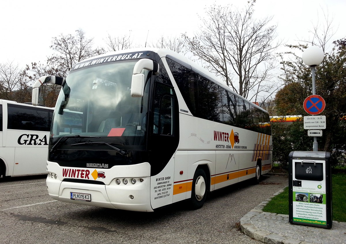 Neoplan Tourliner von Winter Reisen aus �sterreich am 25.10.2014 in Krems gesehen.