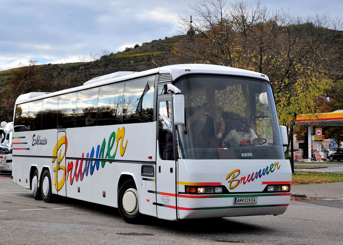 Neoplan Transliner von Brunner Reisen/�sterreich im Herbst 2013 in Krems.