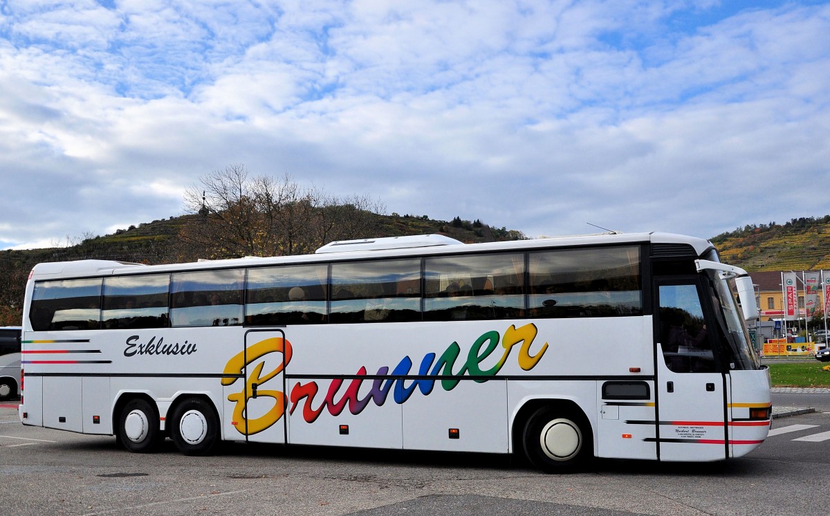 Neoplan Transliner von Brunner Reisen/�sterreich im Herbst 2013 in Krems.