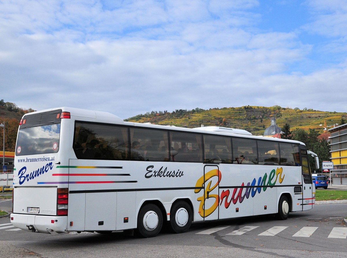 Neoplan Transliner von Brunner Reisen/�sterreich im Herbst 2013 in Krems.