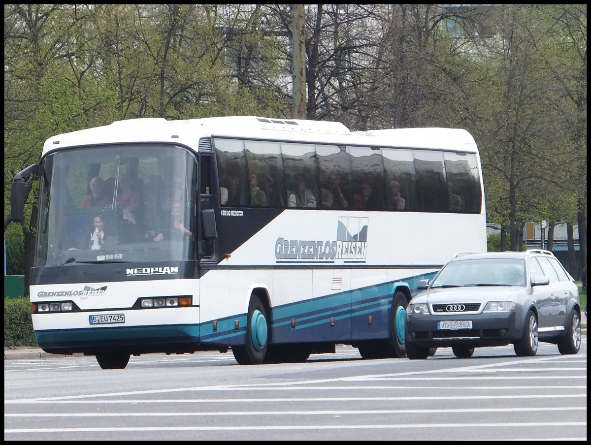 Neoplan Transliner von Grenzenlos Reisen aus Deutschland in Berlin.