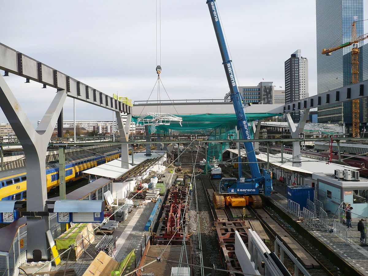 Neubau Centraal Station Gleis 4, 5 und 6. Rotterdam Centraal Station 10-11-2010.

Spoor 4, 5 en 6 tijdens de bouw van het nieuwe centraal station. Rotterdam Centraal Station 10-11-2010.