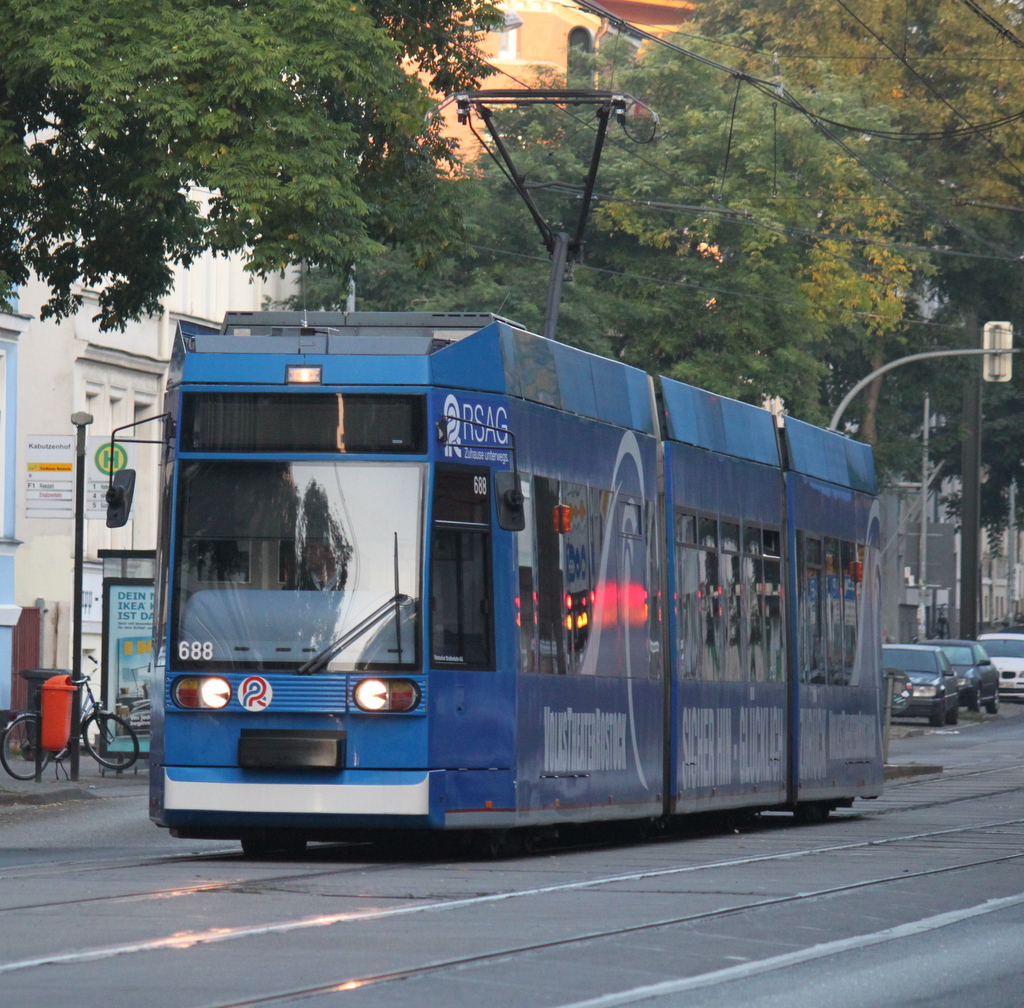 NGT6 Wagen(688)stand am Morgen des 12.09.2014 in der Haltestelle Kabutzenhof,Rostock 