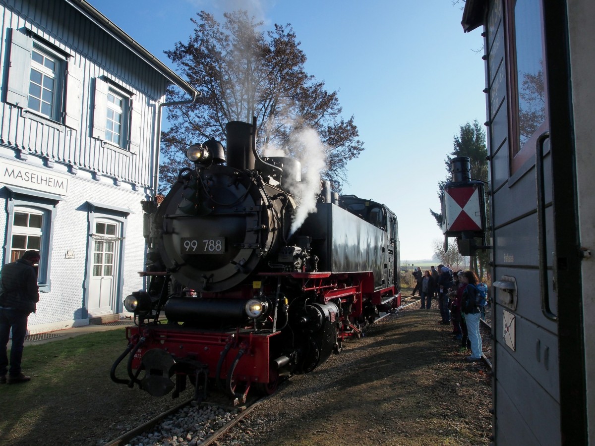 Nikolausdampf beim Öchsle, 99 788 in Maselheim am 06.12.2015.