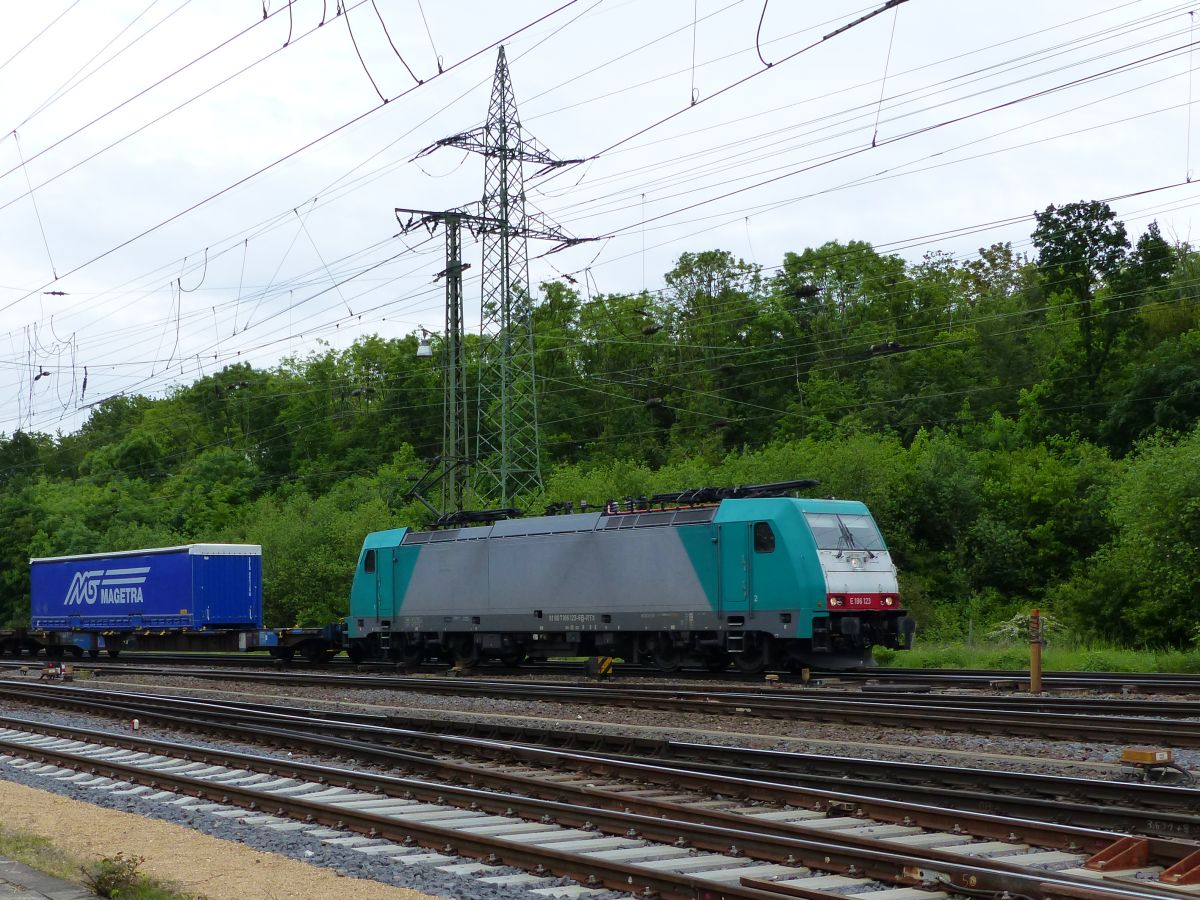 NMBS Lok 2801 (91 88 71 86 123-6 B-RTX) Rangierbahnhof Kln Gremberg. Porzer Ringstrae, Kln, Deutschland 20-05-2016.                                             NMBS loc 2801 (91 88 71 86 123-6 B-RTX) rangeerstation Keulen Gremberg bij de Porzer Ringstrae, Keulen, Duitsland 20-05-2016.