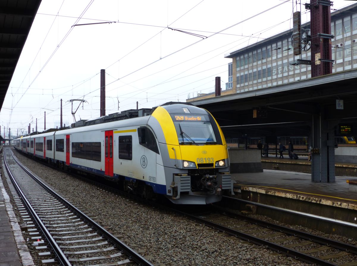 NMBS TW 08 193 Bauart MS08 Brussel Zuid 22-03-2018.

NMBS MS08 treinstel 08 193 Brussel Zuid 22-03-2018.