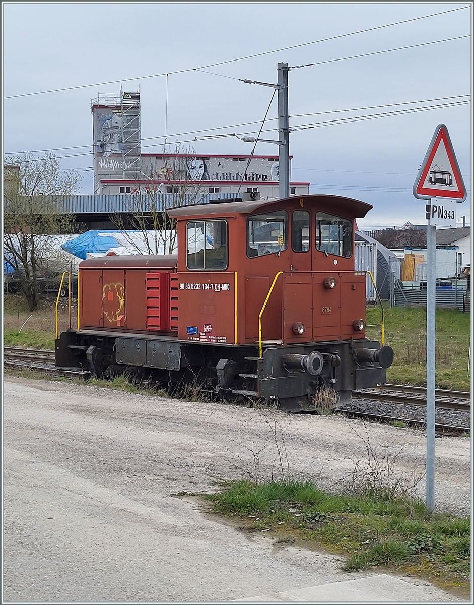 Noch eine weitere BAM Normalspurlok: der Tm 232 134 (98 85 5232 134-7 CH-MBC) im Industriegelände von Gland. 

4. März 2024