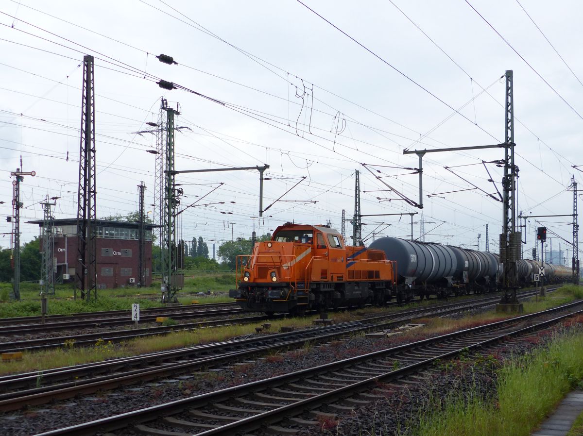 North Rail Gravita 15L BB Diesellok 92 80 1265 303-8 D-NTS Gterbahnhof Oberhausen West 20-05-2016.

North Rail Gravita 15L BB dieselloc 92 80 1265 303-8 D-NTS goederenstation Oberhausen West 20-05-2016.