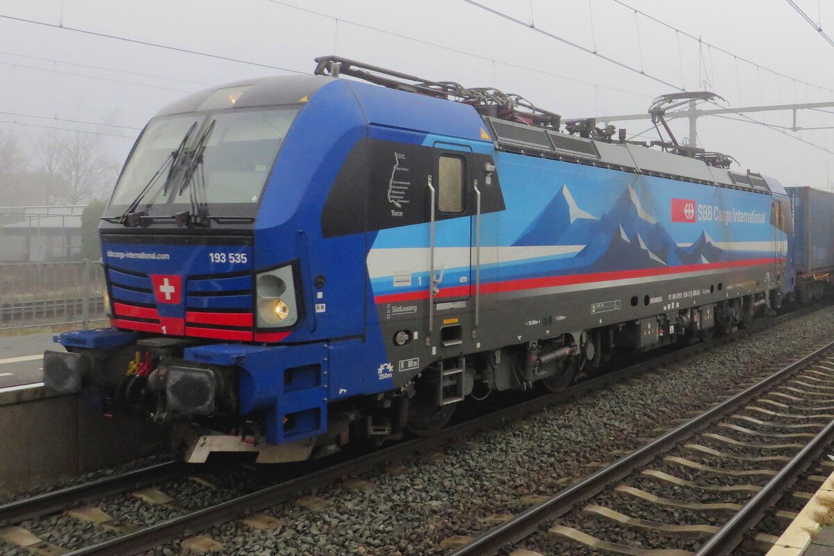 Notschüss von SBBCI 193 535 am mistigen 16 Dezember 2021 in Blerick.