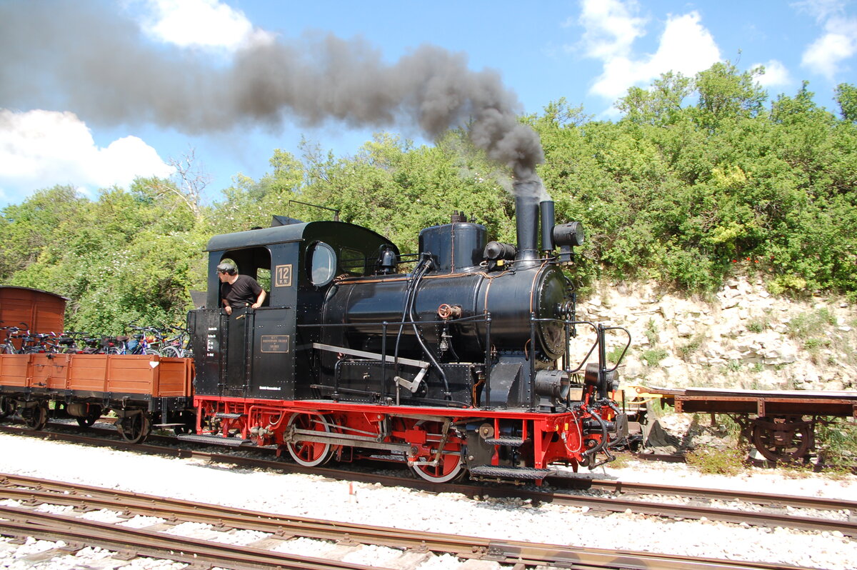 Nr. 12 KM der Härtsfeldbahn in Neresheim am 07.06.2007.