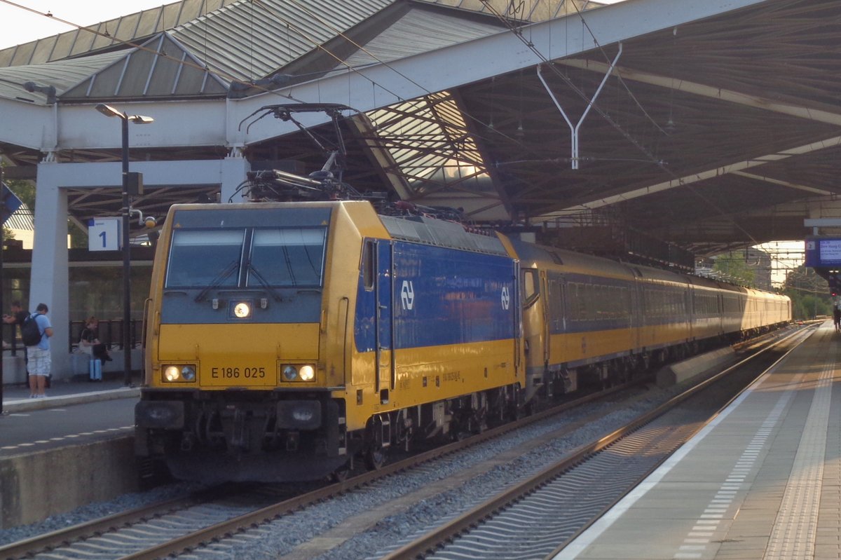 NS 186 025 steht am 19 Juli 2018 in Tilburg.