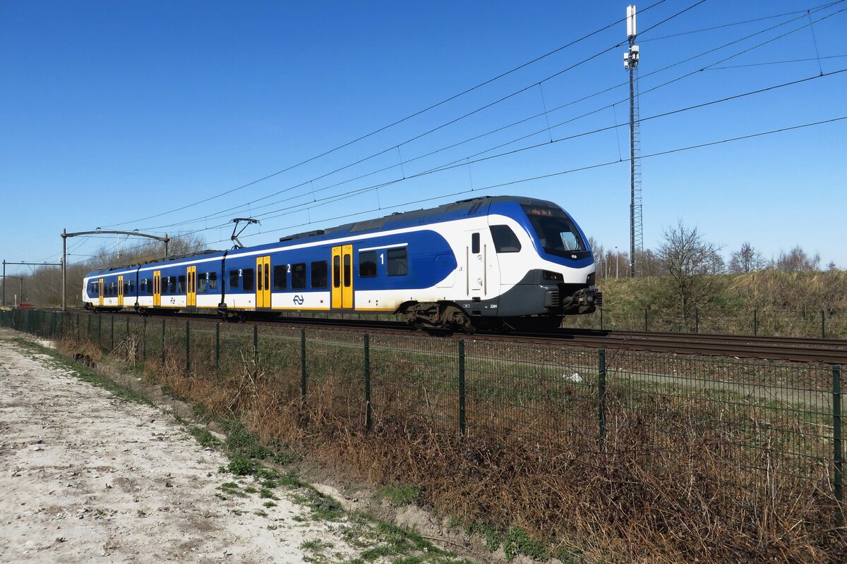 NS 2201 durchfahrt Tilburg-Reeshof am 10 März 2022.