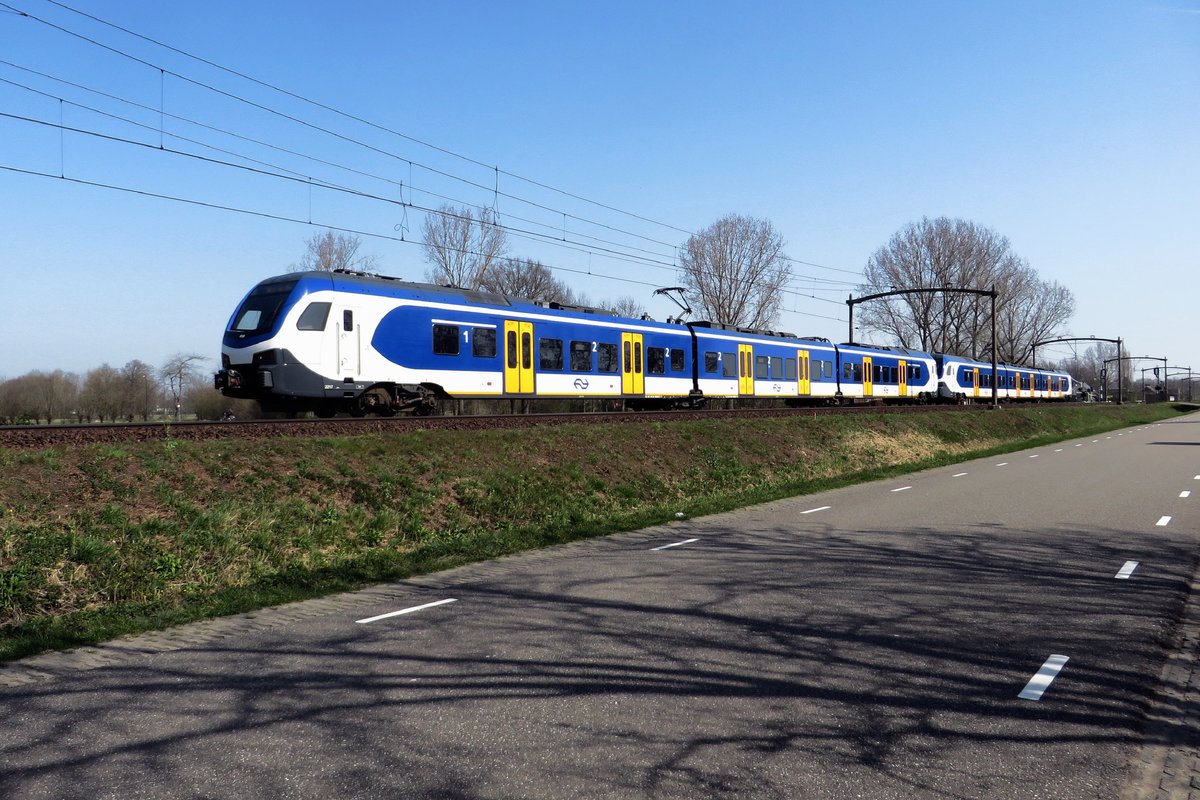 NS 2217 durchfahrt am 31 März 2021 Roond.