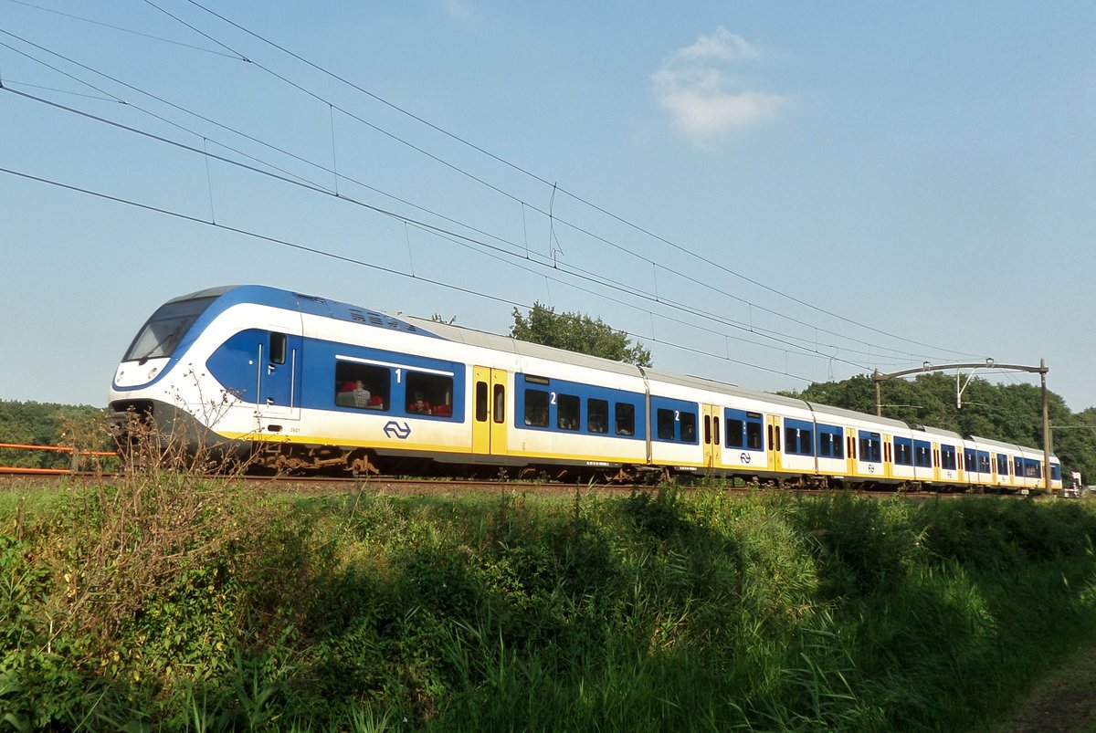 NS 2601 passiert am 26 Augustus 2016 Tilburg Oude Warande.