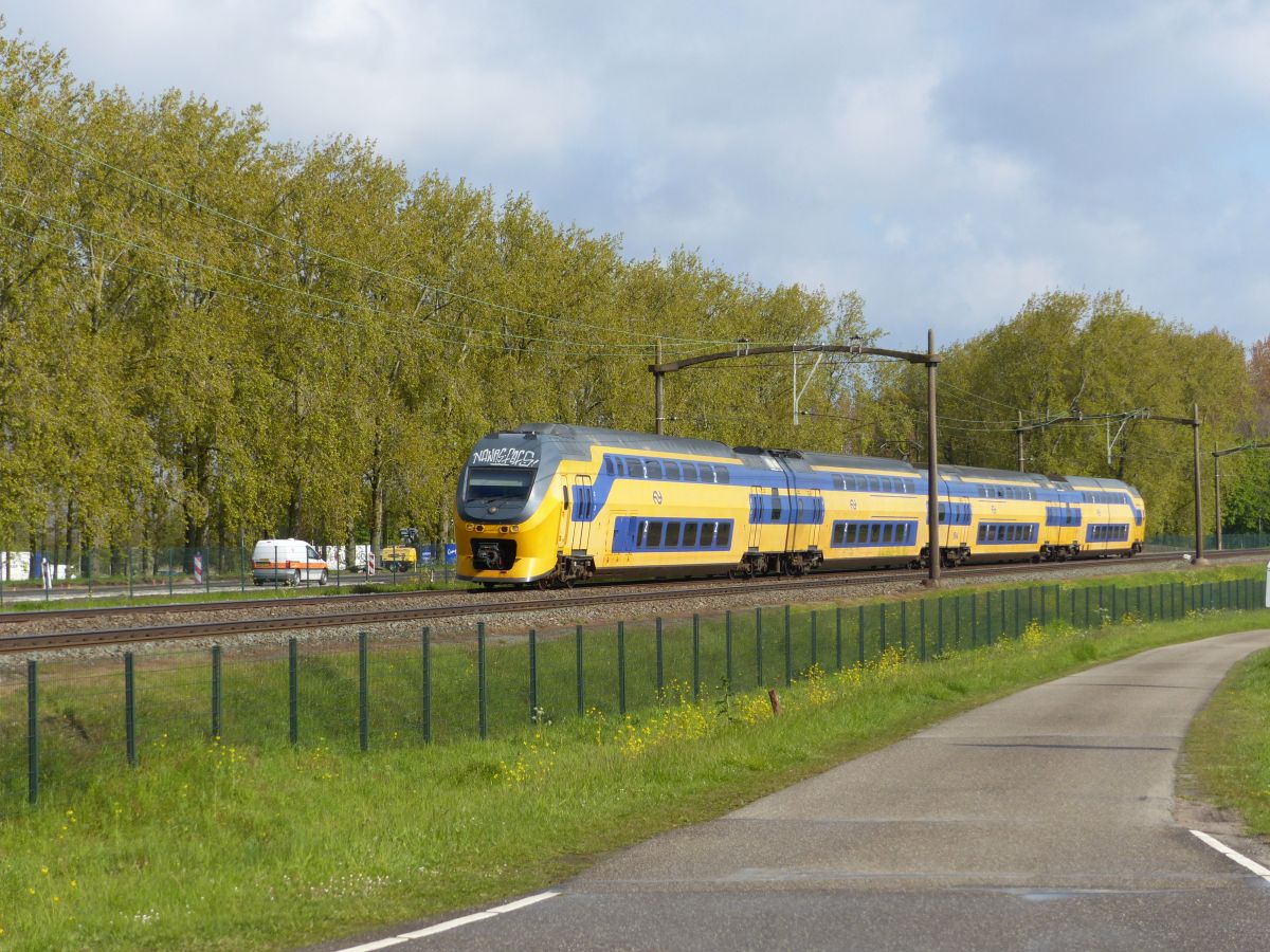 NS DD-IRM-IV Triezug 9544 Polder Oudendijk, Willemsdorp, Dordrecht 07-05-2021.

NS DD-IRM-IV treinstel 9544 Polder Oudendijk, Willemsdorp, Dordrecht 07-05-2021.