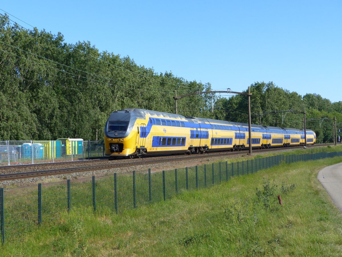 NS DDIRM-VI Triebzug 8746 Polder Oudendijk, Willemsdorp 15-05-2020.

NS DDIRM-VI treinstel 8746 Polder Oudendijk, Willemsdorp 15-05-2020.