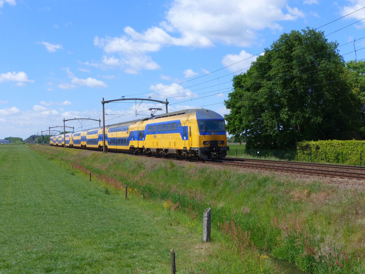 NS DDZ-4 Triebzug 7522 und 7513 Hulteneindsestraat, Hulten 15-05-2020.


NS DDZ-4 treinstel 7522 en 7513 Hulteneindsestraat, Hulten 15-05-2020.