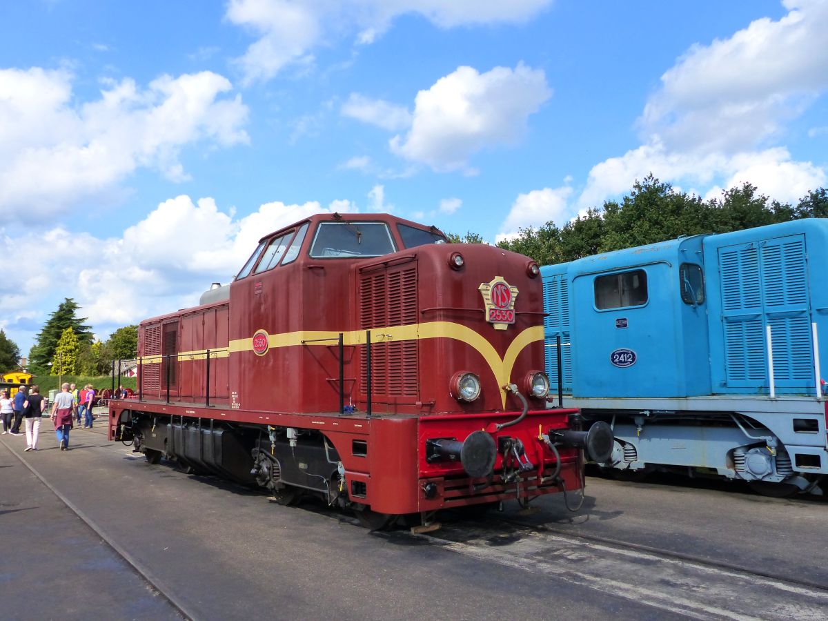 NS Diesellok 2530  De Bisschop  der VSM (Veluwse Stoomtrein Maatschappij) Baujahr 1957. Dampffest  Terug naar Toen  Beekbergen (Lieren) 03-09-2017.

NS dieselloc 2530  De Bisschop  bouwjaar 1957 in bezit van de VSM (Veluwse Stoomtrein Maatschappij). Stoomtreinfestival van de VSM  Terug naar Toen  Beekbergen (Lieren) 03-09-2017.