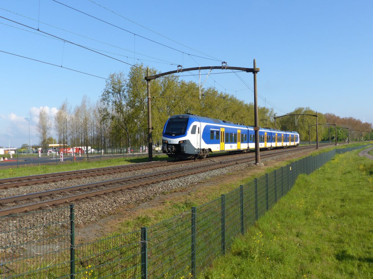 NS FLIRT Triebzug 2513 Polder Oudendijk, Willemsdorp, Dordrecht 07-05-2021.

NS FLIRT treinstel 2513 Polder Oudendijk, Willemsdorp, Dordrecht 07-05-2021.