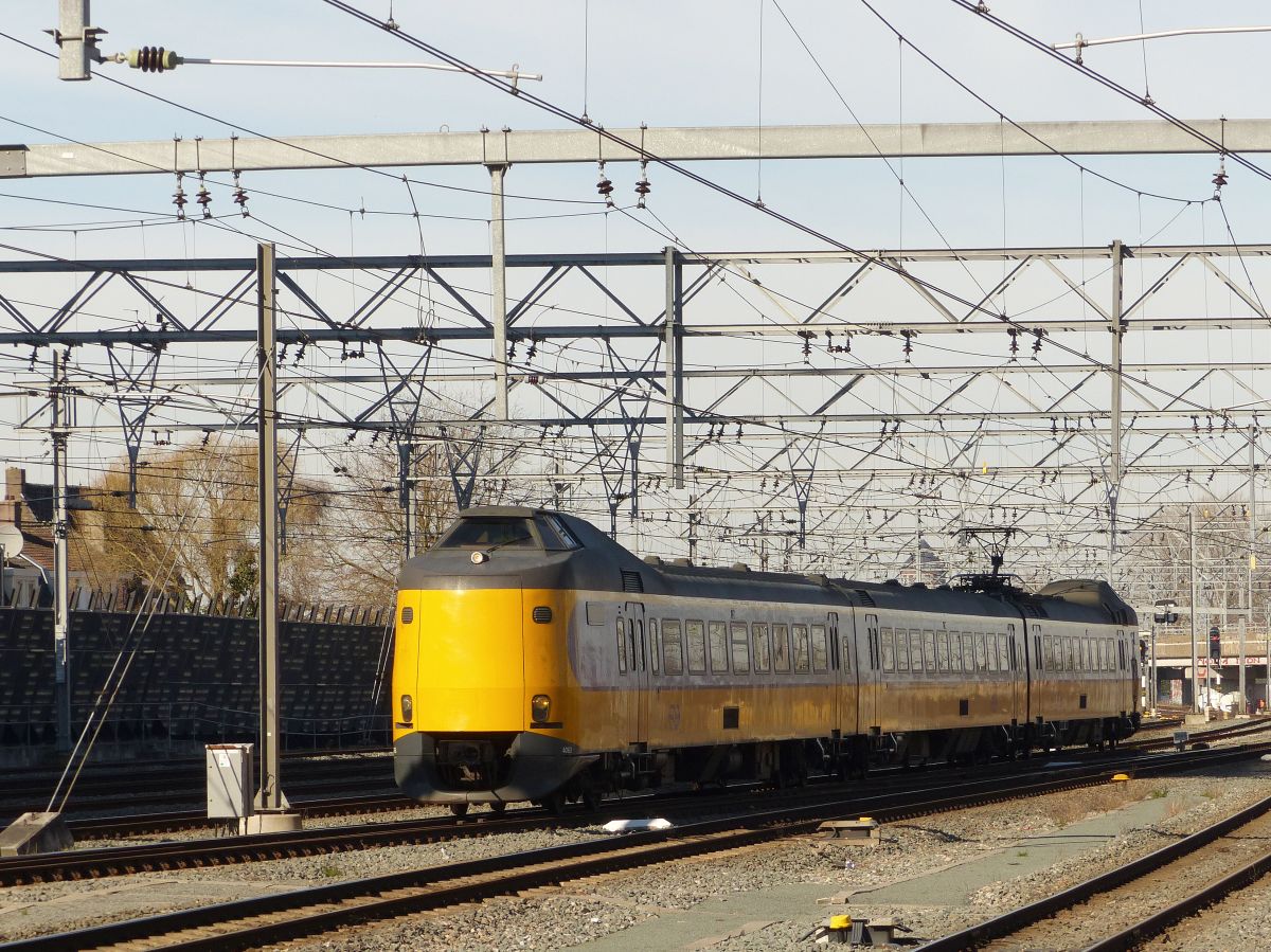 NS ICM-III Triebzug 4063 Utrecht Centraal Station 28-02-2022.

NS ICM-III treinstel 4063 Utrecht Centraal Station 28-02-2022.