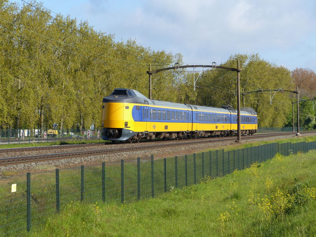 NS ICM-III Triebzug 4068 Polder Oudendijk, Willemsdorp, Dordrecht 07-05-2021.

NS ICM-III treinstel 4068 Polder Oudendijk, Willemsdorp, Dordrecht 07-05-2021.