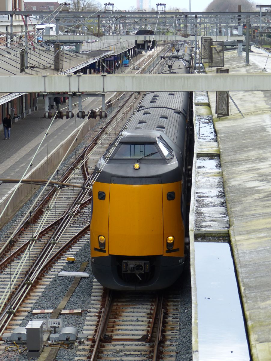 NS ICM-III TW 4013 Gleis 2 in Dordrecht, 07-04-2016.

ICM-III treinstel spoor 2 in Dordrecht, 07-04-2016.