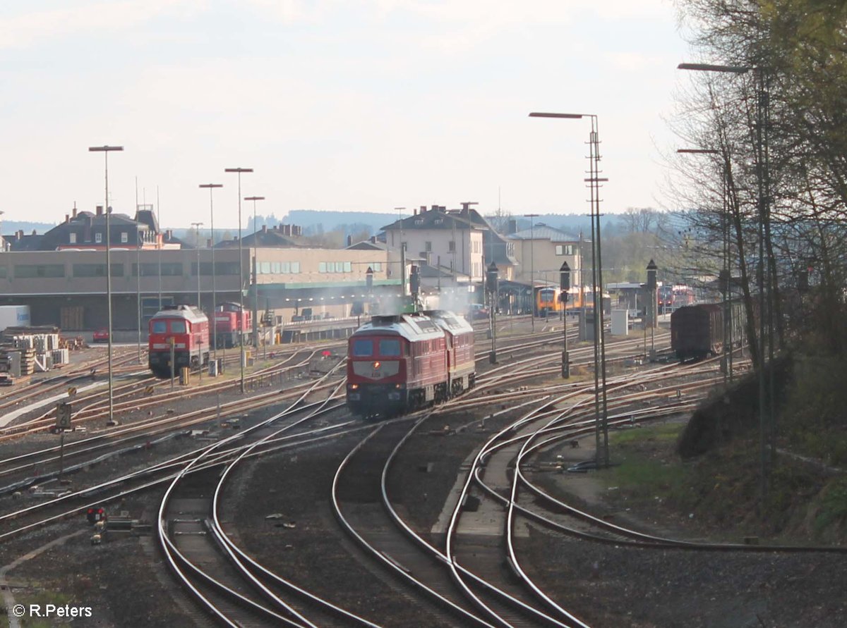 Nun setzten sich beide Ludmillas in Bewegung in Richtung Tanklager