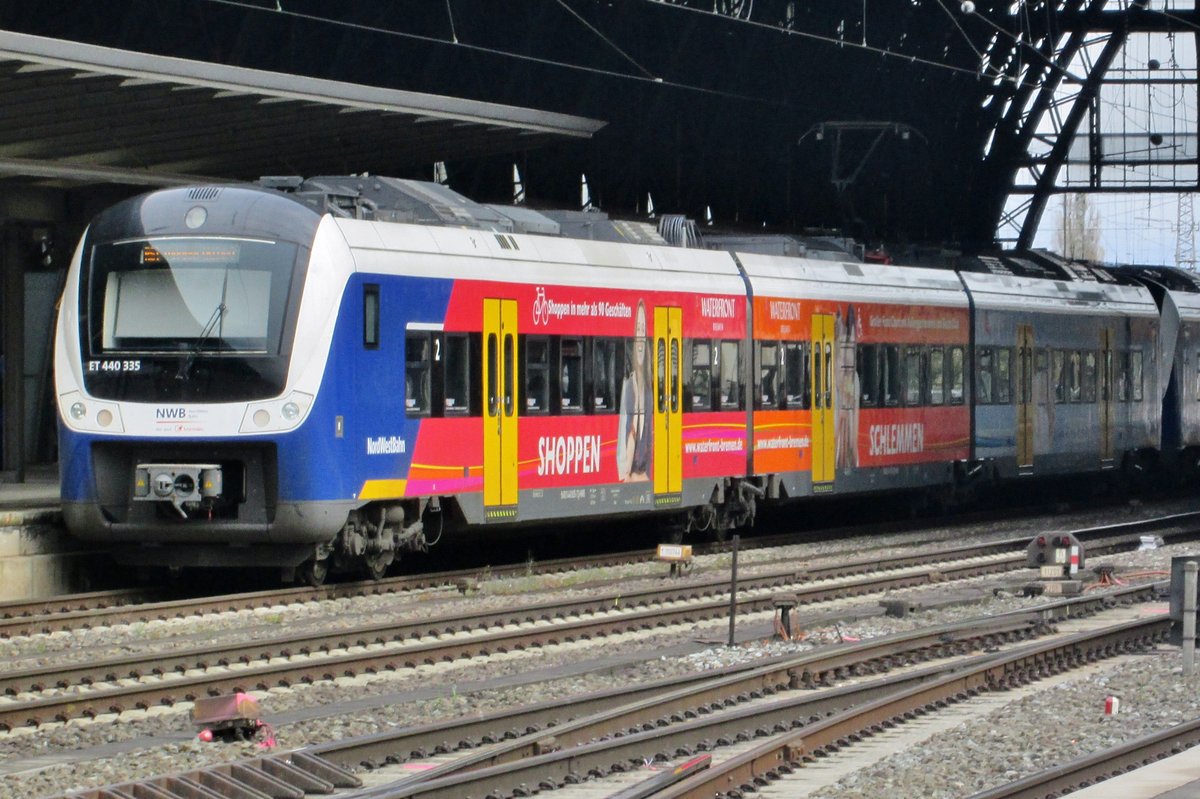 NWB 440 335 h�lt am 27 April 2016 in Bremen Hbf.