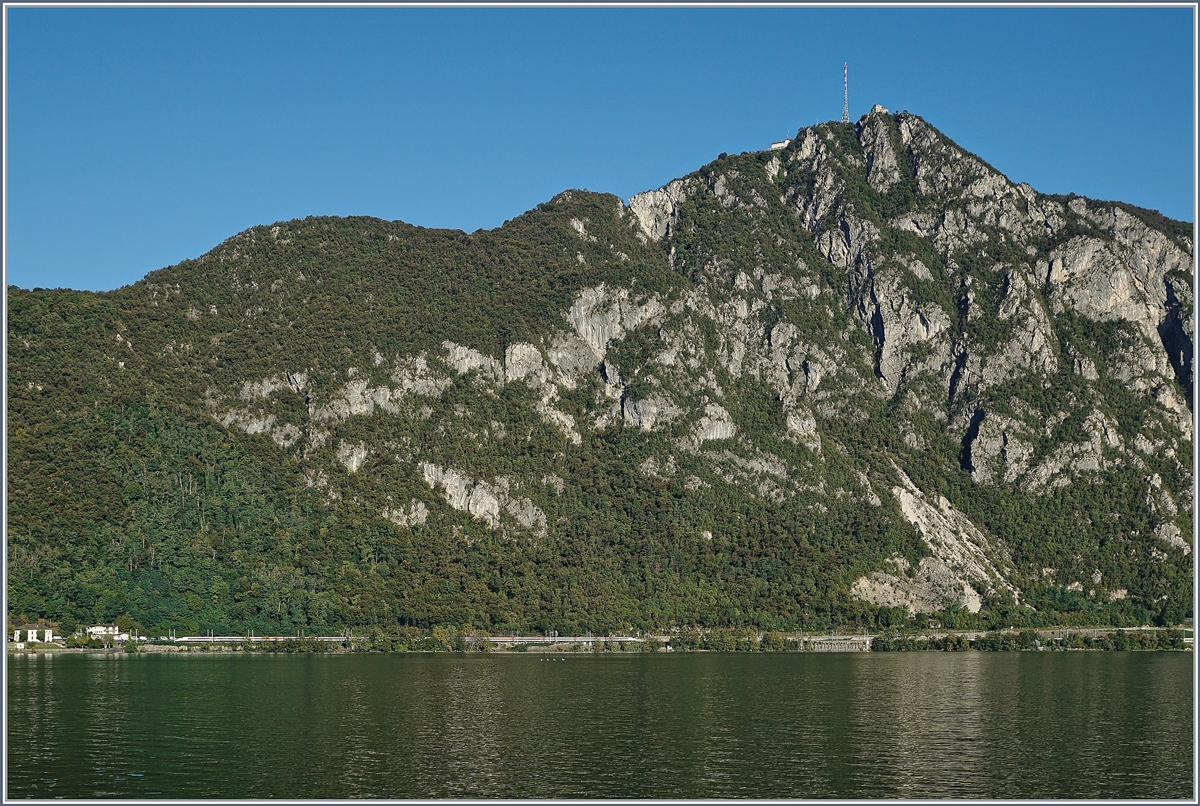 Obwohl auf dem Bild zwei ETR 610 und ein ICN zu  sehen  sind, ist es ein wahres Zugsuchbild...

Auf der Gotthardstecke bei Melide, am 28. Sept. 2018